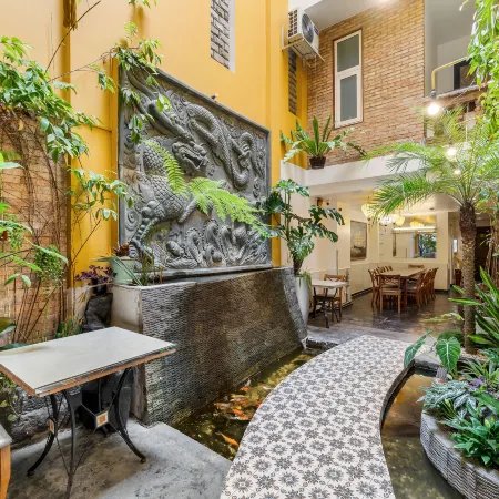 HALO BOUTIQUE BEN THANH HOTEL Отели рядом с достопримечательностью «Парк 30/4»