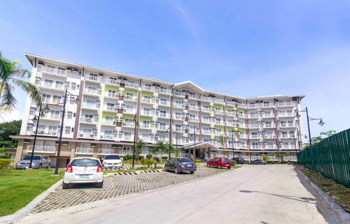 Fresia by J&J | Near Airport w/ Pool and Gym