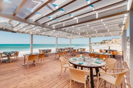 Pine Cliffs Gardens Отели рядом с достопримечательностью «Пляж Фалезия»