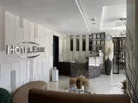 RedDoorz Plus @ Hotel Esse