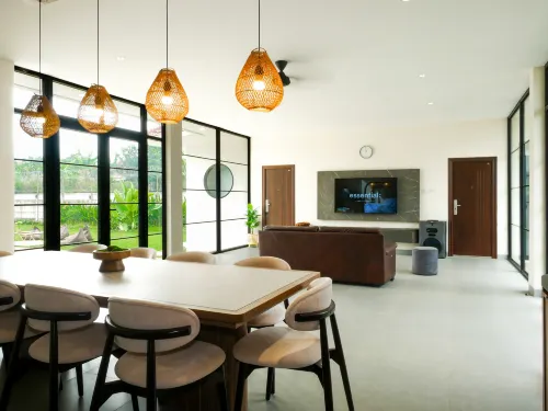 Theolive Arrea - Spacious Private Pool and Backyard - Villas