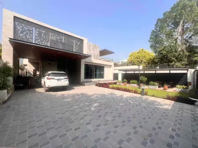 Long gang guoji gongguan Hotel di 