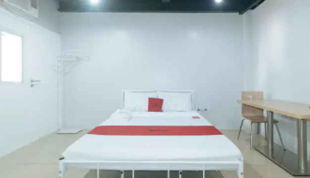 RedDoorz @ Coral Tree Residences Hotels in Laguna