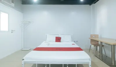 RedDoorz @ Coral Tree Residences Hotels near Splash Island