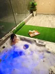 Antara Jacuzzi 3BR Premium Design Free 2CP, Walk 15min to Casino - Ramah Hewan Peliharaan
