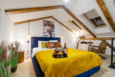 Lumina spacious 2-levels apart Hotels in 