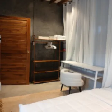 บ้านชมไผ่ทิวดำ