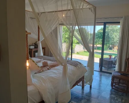 Zambezi Chalet. Game & Canoeing Safaris + Fishing. Hotels in Siavonga