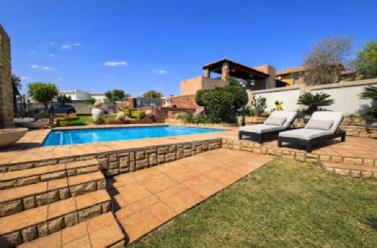 Luxury Rustenburg Villa | Pool, Braai & Fast Wi-Fi 酒店