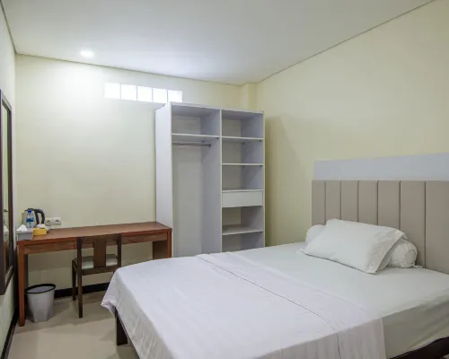 Eliyana Homestay & Kost Hotels in Komodo