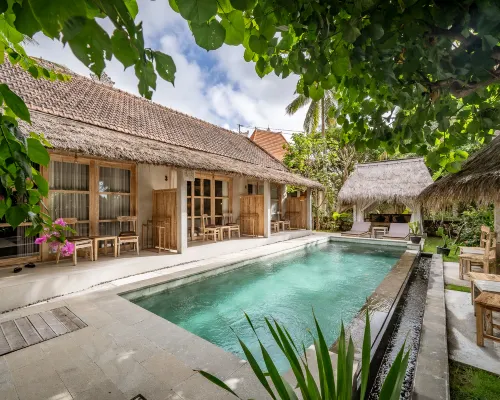 Golden Garuda Cottages at Diamond Beach Hills Hotels near بوكيت تيليتوبيز