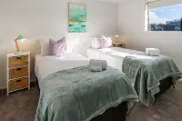 CBD 2BR with Backyard - Walk Everywhere