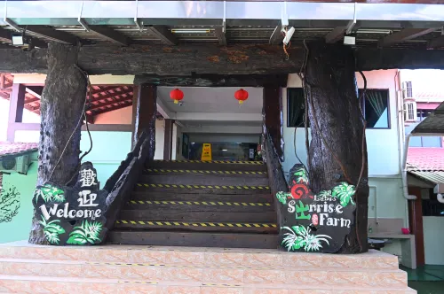 Labis Sunrise Farm Stay - parkir