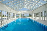 Luxury Beachfront Apt with Private Garden & Pool - شاطئ