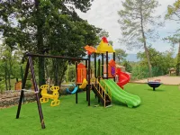 Family Paradise: Cinema, Zip Line & Jacuzzi - navette aéroport