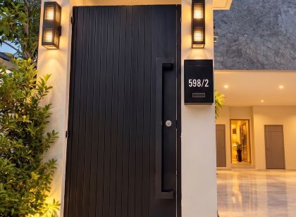 Airbee 3-Storey Pool Villa Pattaya