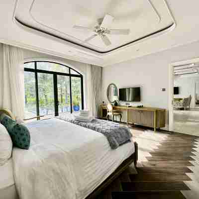 West Phu Quoc 4BR beachfront villa with private pool Rooms