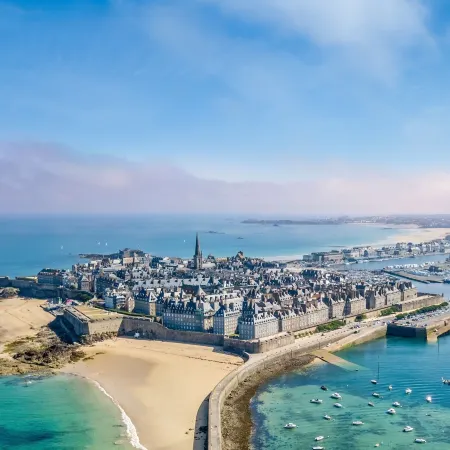 Hotel Anne de Bretagne Отели рядом с достопримечательностью «Пляж Сийон»