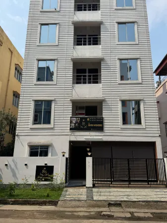 FabHotel 85 the Seven Wonders - Near Cnci Hospital Biswbangla Gate