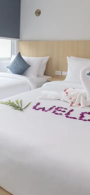 ห้องดีลักซ์เตียงใหญ่และหนึ่งเตียงเล็ก