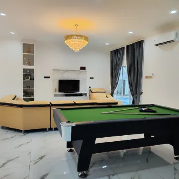 6 BR Villa w Private Swimming Pool Near Klang City