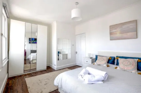 Greener Stays - A Beautiful 3-double bedroom House 鄰近White Hart Lane的酒店