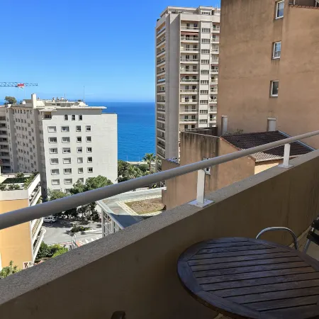 By the sea, calm studio with terrace, near Monaco.