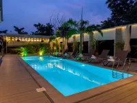 The Lusso Hotel - Rooftop Pools