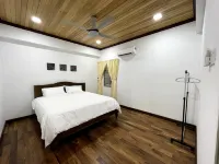 {Free Wifi}Spacious Wooden TOP Floor Apartment Hotéis em 