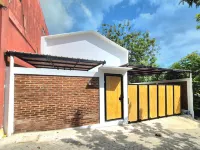 Yustien Homestay Bangunjiwo 4 Beds - Entire House