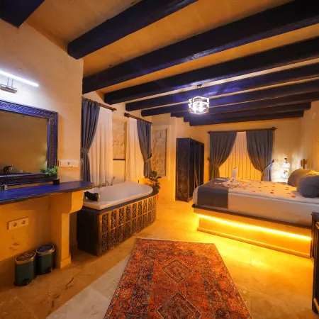 Uçhisar Palace İn Cappadocia