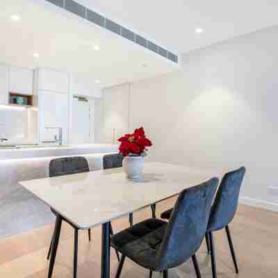 CBD Luxury| 1BR Harbour Views & Premier Facilities Dining/Meeting Rooms