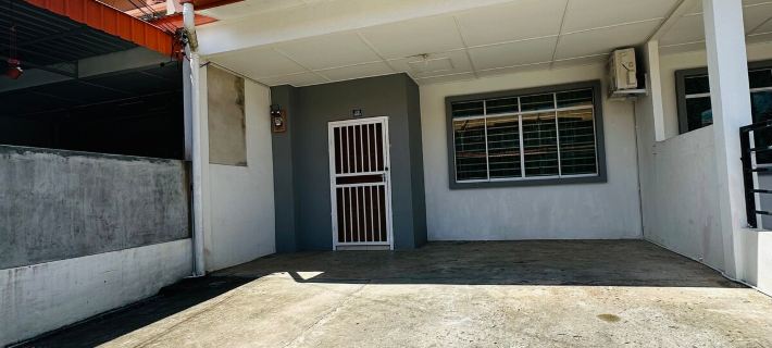 Rumah 1400 m² dengan 4 bilik tidur dan 3 bilik mandi peribadi di Tawau Hotel di Tawau