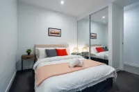 Modern 1BR Apt Near Swinburne & Glenferrie Rd Hotels in Hawthorn