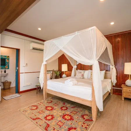 Baan SanSuk Pranburi - Beach Front & Pool Villa