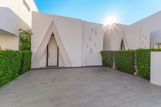 รูปภาพของLuxury Pool Villa in the City, High Security Inara Community