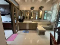 JB Cozy corner big garden home Austin Terbau 14pax