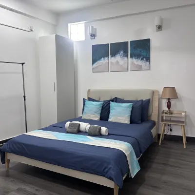 Riviera Cove - 1 bedroom apartment with living room & kitchen Hotels near National Art Gallery