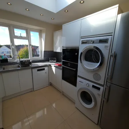 London Luxury 3 bedroom flat, 2 Bathrooms, free parking, close to tube for Central London Отели рядом с достопримечательностью «Район Хейнолт»