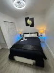 Ensueño Luxury | 2BR • Near Busch Gardens & USF - parkir