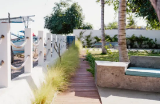 Muara Lovina Hotels near شاطئ لوفينا