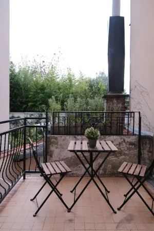 Elegant and Cozy Stay Near Versailles & Paris Отели рядом со станцией Versailles Montreuil Train Station