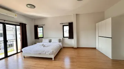 Elly's Home. Convenience & Serenity Hotels in Nong Hoi