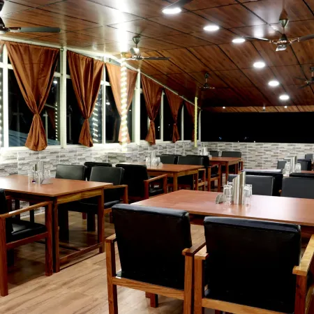 GOLDEN VIEW HOTEL Отели рядом с достопримечательностью «Музей Леса и Чатем-Милл»