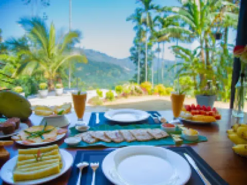 トンネル トップ イン エラ エッラのホテル