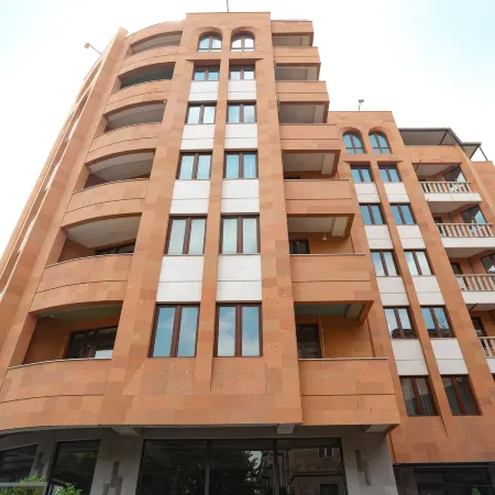 Apart hotel on Saryan Str 26/3