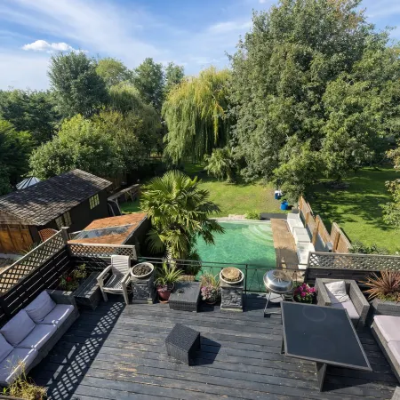 MEDWAY VIEW LUXE HOUSE in Maidstone City Centre with free on-site Parking Отели рядом с достопримечательностью «Tyrwhitt-Drake Museum»