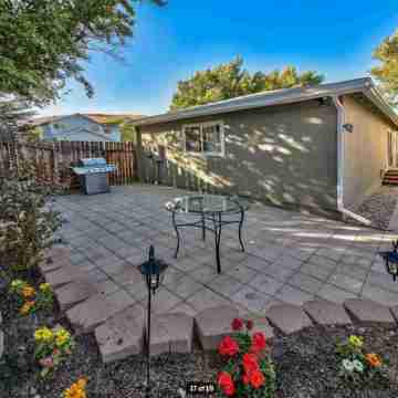 Vibrant Boho Home | 3 Bed | Pet Friendly l UNR Hotel Exterior