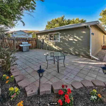 Vibrant Boho Home | 3 Bed | Pet Friendly l UNR