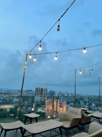 KUMU Warhol Apartment at Louis Kienne View Simpang Lima Semarang Отели рядом с достопримечательностью «Олд Таун»